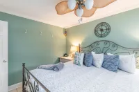 Gorgeous Waterfront Battery Creek Retreat