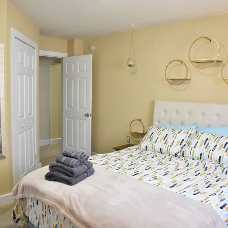 Excellent Location, Family & Pet Friendly, Walk to Main St, Close to Everything