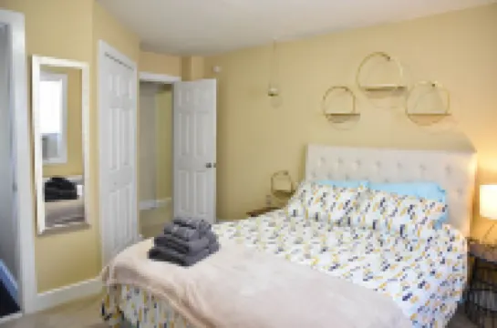 Excellent Location, Family & Pet Friendly, Walk to Main St, Close to Everything