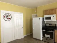 Cozy-Chic Urban Retreat - King bed, washer/dryer