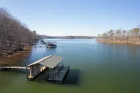 Cozy and serene fishing cabin, Family Traditions,  private dock and lake views.