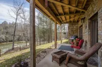 Paradise at the Rivers Edge! A Private Waterfront Log Cabin,snow ski/fish nearby