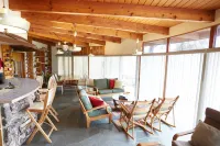 Round Glass House 1 Acre / 6 Blocks to Spa Hotel with Hot Jacuzzis, Sauna & Pool