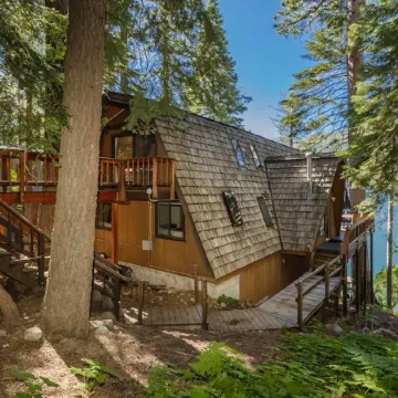 Lakefront Cabin with private pier on Donner Lake