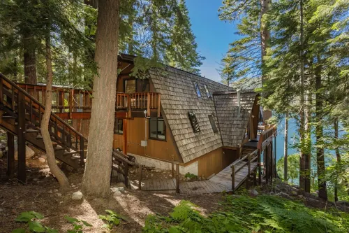 Lakefront Cabin with private pier on Donner Lake