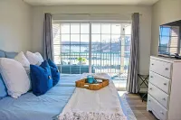 Lakefront Condo  - Pool -  Waterfront View - Rentable Dock