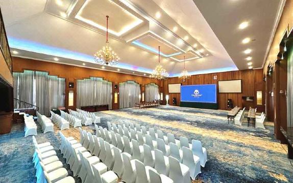 3. 로열 세니유르 ..