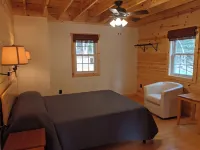 Peacefull, Private Cabin! 140 Acres,Mile of River Trails! 10 Minutes to Rt.151!