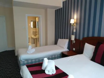 The Crown Hotel Hotels in Cheadle