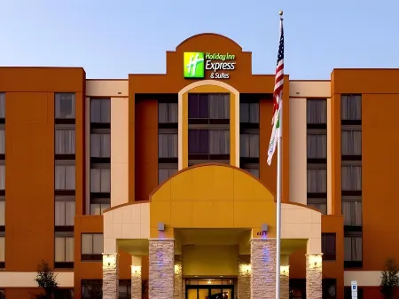 Holiday Inn Express & Suites Dallas FT. Worth Airport South
