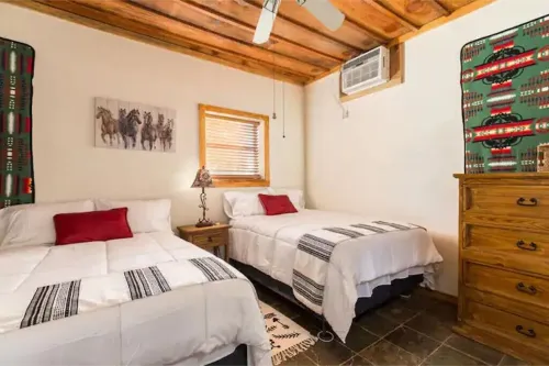 Cozy ranch guest house on 300 acre Ranch, pets okBig Thicket National Preserve 哈丁縣住宿飯店