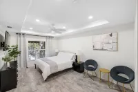 Spacious 4-bedroom house in charming Rotonda West with AC, WiFi, and Heated Pool Hotel a Rotonda West