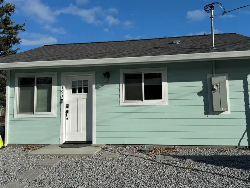 Newer Cozy Cottage w/ Saltwater Spa! Hotels in Weed