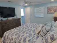 3 BR 2 Bath Salt Air Retreat on Deep Water Canal Minutes to the Gulf Hotels in Hudson