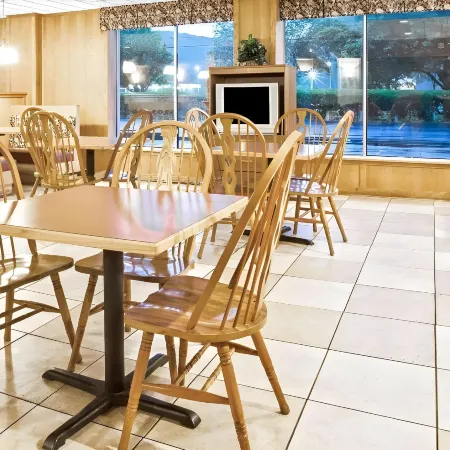 Finger Lakes Inn & Suites