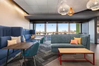 Tru by Hilton Oshkosh Отели в г. Ошкош