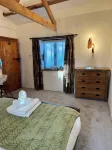 Nuthatch - Traditional Cornish Stone Cottage B&M Store with Garden Centre 주변 호텔