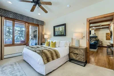 NEW!  Spectacular True Ski In Out, Hot Tub, Pool,  Bear Paw Bachelor Gulch!