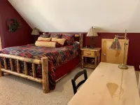 Cozy home in heart of Sunriver w/ hot tub, close to Mt Bachelor