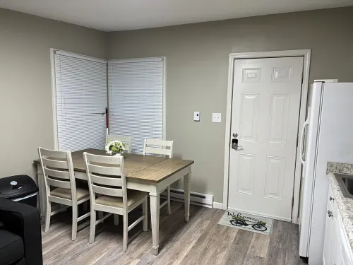 4 Blocks from UPTOWN, all new renovation, SUPER NICE! Hotels in Roxboro