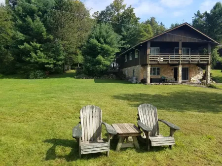 Chalet Ripple-Lake Harmony- Lakefront- 5 Bedroom 3.5 bath- near Restaurants/Bars
