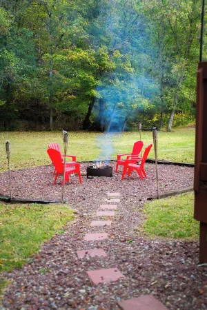 Honey Hill Cottage, Rural Family Cottage with Loft, Firepit