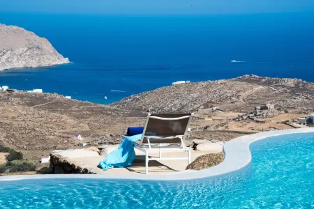 Amallini Suites Отели рядом с достопримечательностью «Paradise Beach»