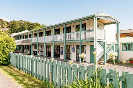 Bay of Islands Lodge Отели рядом с достопримечательностью «Hole In The Rock Dolphin Cruise»