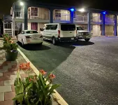 R Nite Star Inn and Suites -Home of the Cowboys & Rangers - parking
