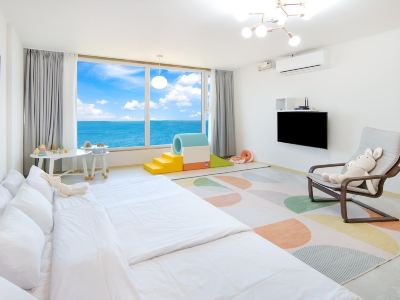 Jeju Kidsgajok Badatgahauseu