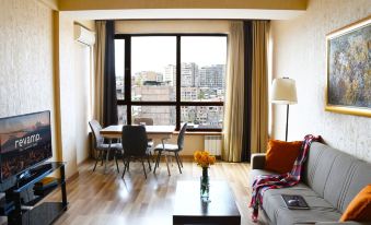 Chic 1BR Cascade Views and Near Opera