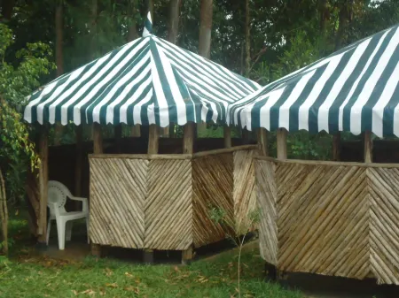 River Bank Hotel Отели в г. Меру