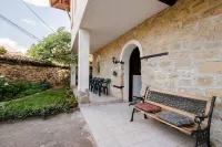 Lovely 5-Bed Authentic House in the Arbanasi Hôtels à : Arbanasi