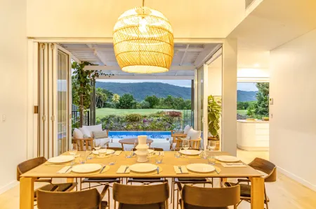 Escape Villas Port Douglas Отели в г. Крейгли