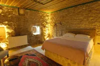 Euphoria Cave House Hotels in Nar