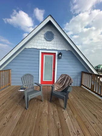 Charming brand-new 3-bedroom beach house in superb Surfside Beach Отели в г. Серфсайд Бич