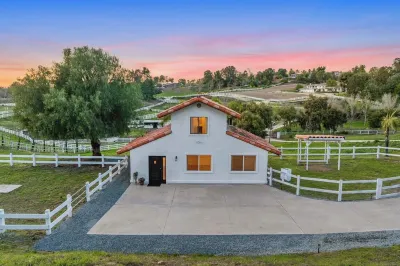 Charming 2-bedroom Casita with AC, WiFi in wonderful Temecula Hotel in zona Hart Winery