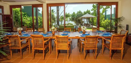 South Point Ocean - Whole Villa 8 Bedroom (Sleep 16) Отели рядом со станцией Ahangama Railway Station