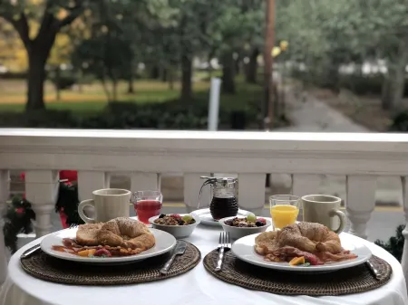 Forsyth Park Inn Отели в г. Саванна