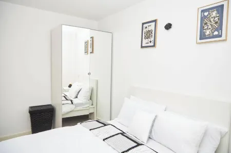 Apartment-sleeps4-streetparking-balcony-duplex Отели рядом со станцией Сальфорд-Кремниевая железнодорожная станция