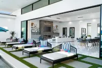 Sleeps 20 Spacious Retreat Pool & Hot Tub Retreat Bravo Villa #4 by Avantstay