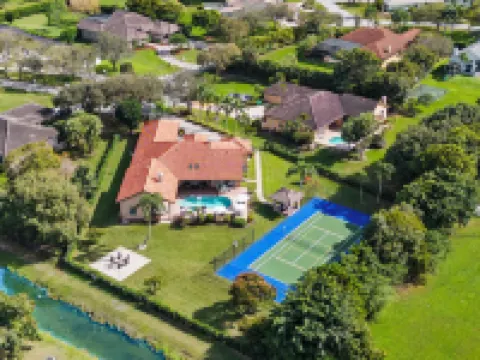 Spacious Home Wpool Tennis Court Hotels in Plantation