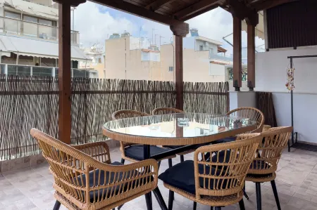 Phaedrus Living Kallithea Heights Residence Отели рядом с достопримечательностью «Atlas Kallitheas Ethousa Pallis»