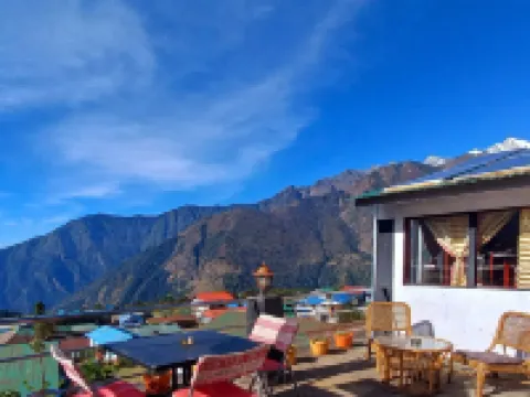 Lama Hotel - Himalayan Burger Hotels in Solukhumbu