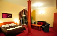 Hotel Złote Dęby Hotel di Legionowo County