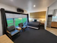 The Strand Hotel a Waitara