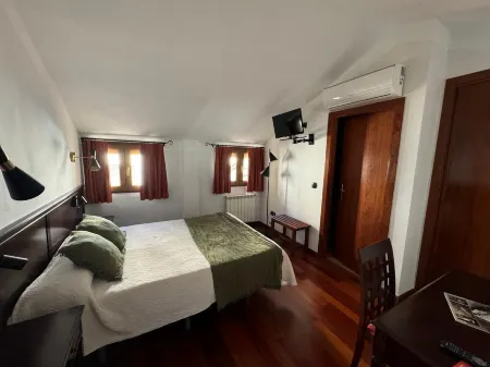 Hospedium Hotel la Fuente Отели в г. Вальдесанхиль