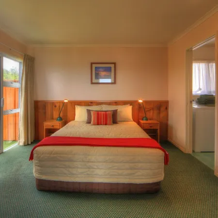Islander Lodge Apartments