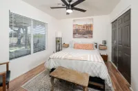Peoria Oasis on Golf Course: Pool & Putting Green! Hotels near Five Below