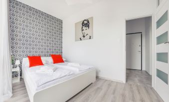 Mila Baltica, Sun & Snow